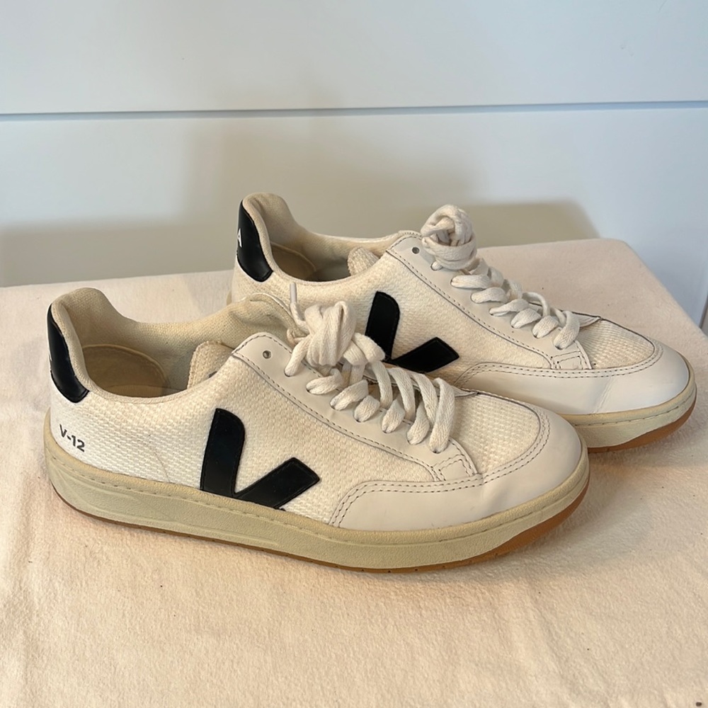 VEJA V12 white and black V tennis shoes. Size 38.